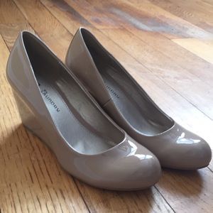 Chinese Laundry Nima wedge nude heels